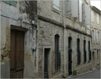 Ces vieilles maisons semblent surgir du passé